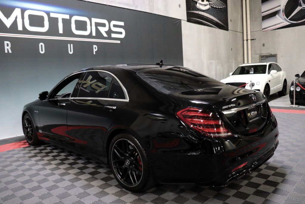 Photo 5 of this MERCEDES-BENZ S63 AMG 4MATIC