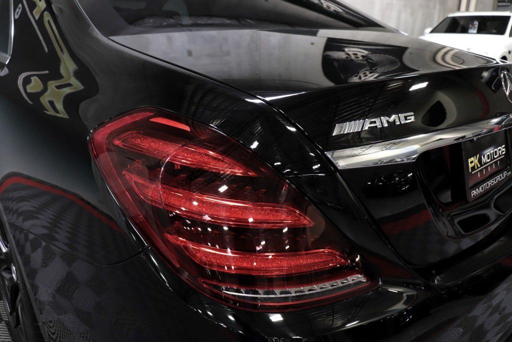 Photo 6 of this MERCEDES-BENZ S63 AMG 4MATIC