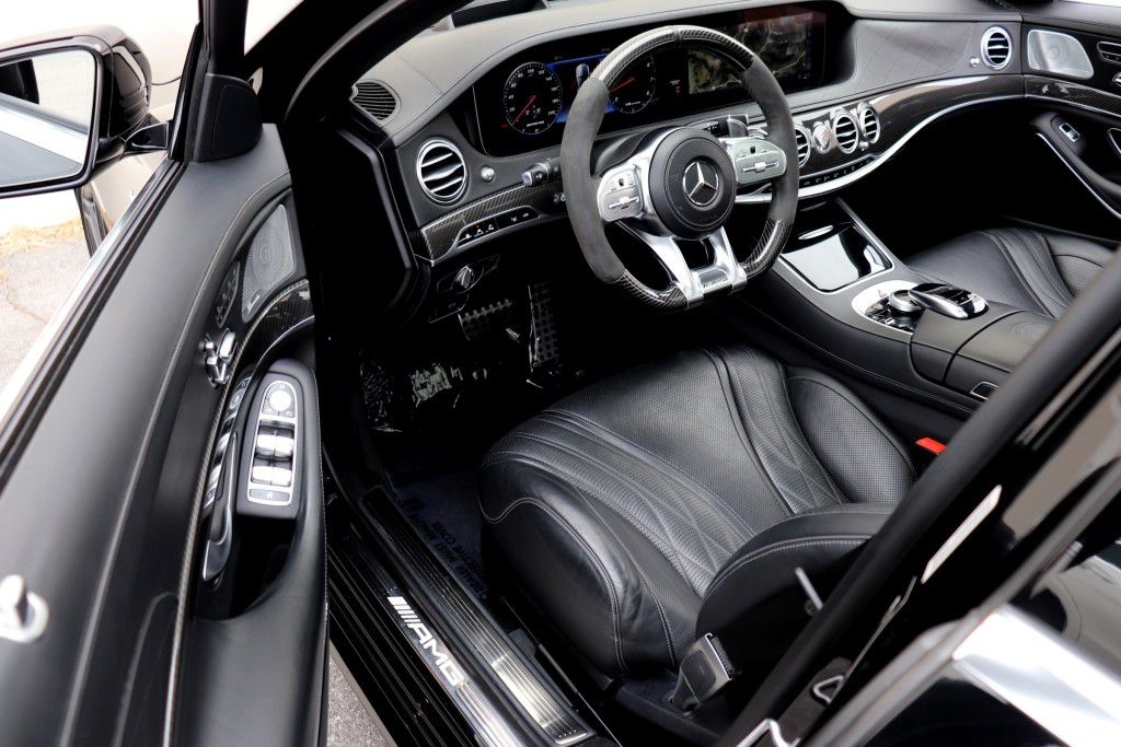 Photo 16 of this MERCEDES-BENZ S63 AMG 4MATIC