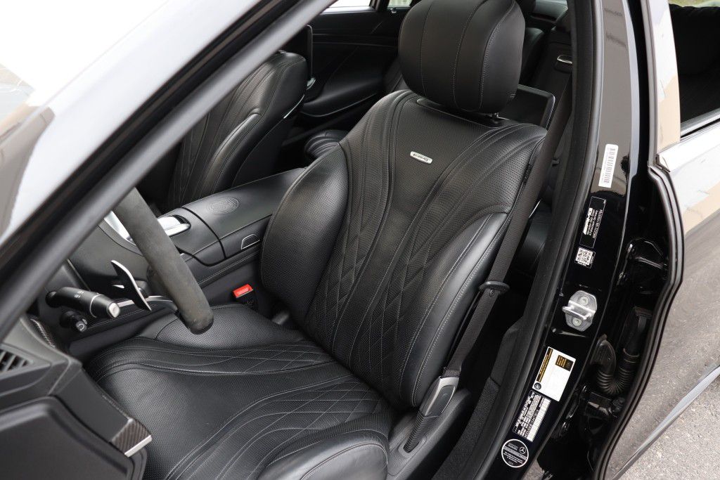 Photo 19 of this MERCEDES-BENZ S63 AMG 4MATIC
