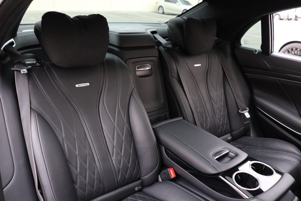 Photo 30 of this MERCEDES-BENZ S63 AMG 4MATIC