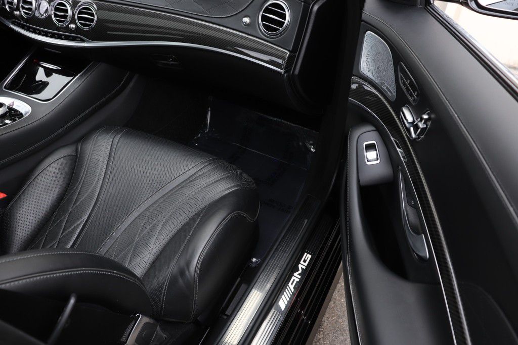 Photo 31 of this MERCEDES-BENZ S63 AMG 4MATIC