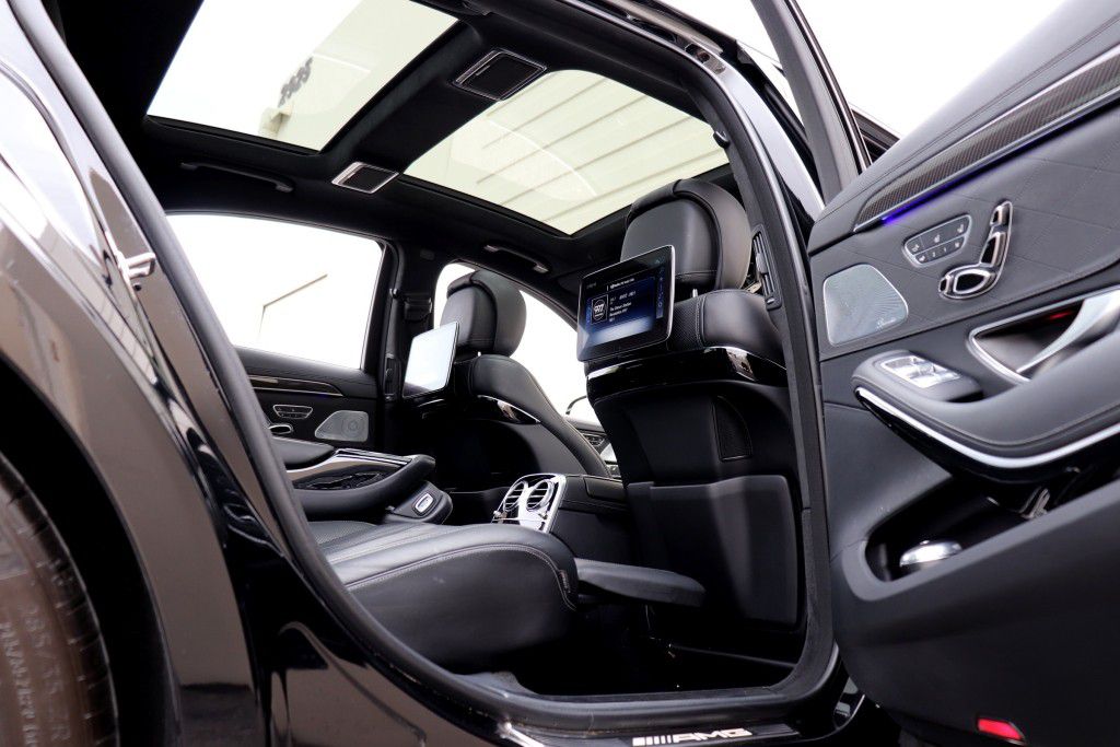 Photo 36 of this MERCEDES-BENZ S63 AMG 4MATIC