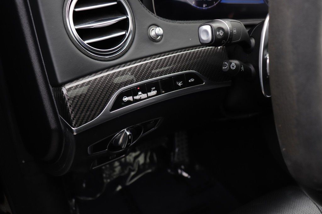 Photo 40 of this MERCEDES-BENZ S63 AMG 4MATIC