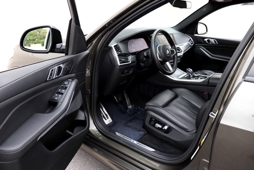 Photo 2 of this BMW X5 SDRIVE 40I
