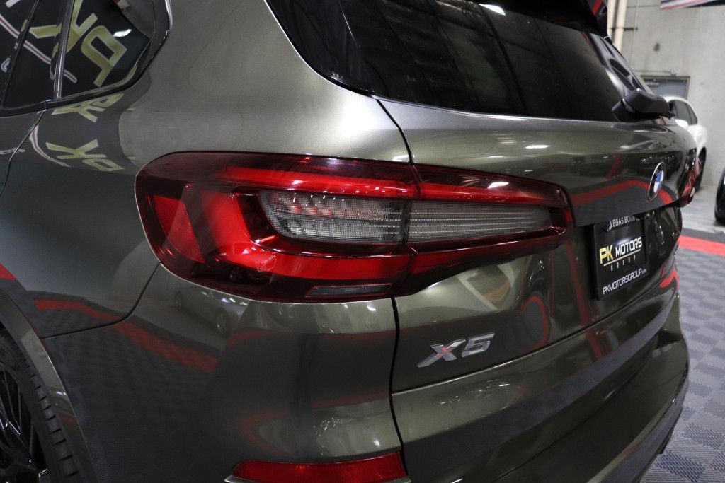 Photo 5 of this BMW X5 SDRIVE 40I