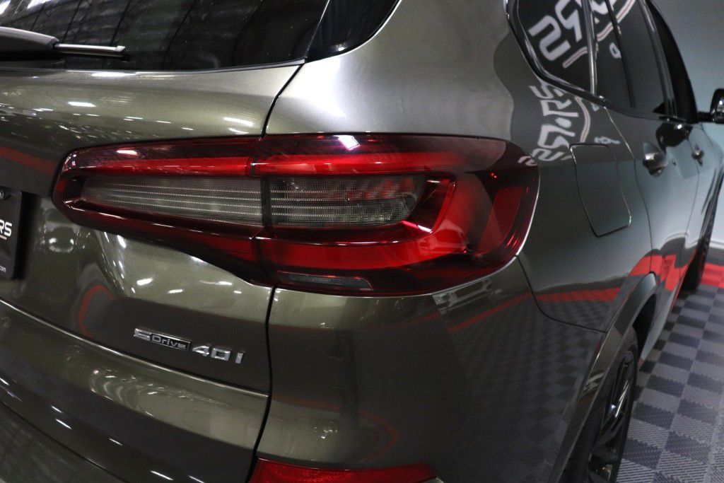 Photo 8 of this BMW X5 SDRIVE 40I