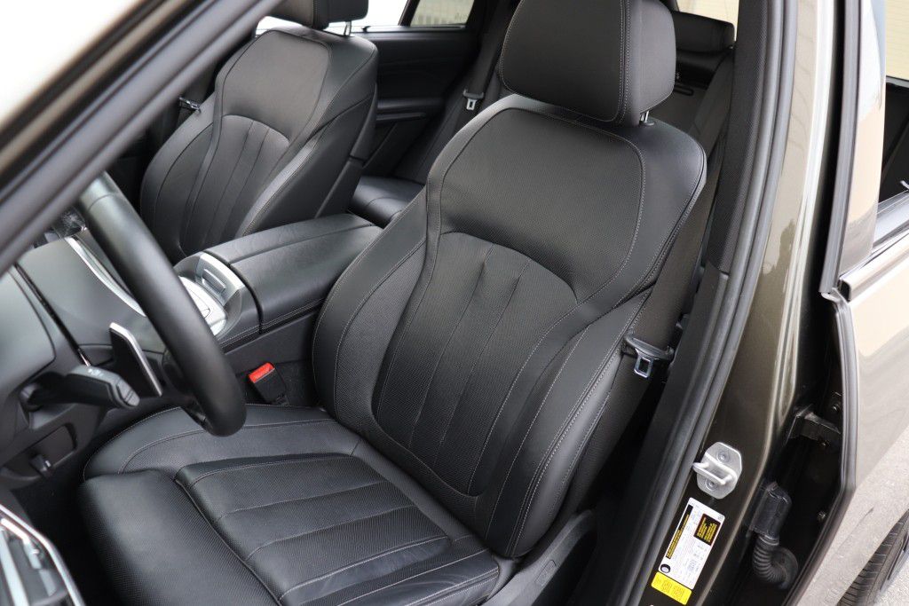 Photo 18 of this BMW X5 SDRIVE 40I