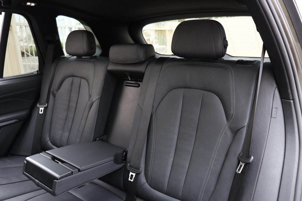 Photo 21 of this BMW X5 SDRIVE 40I