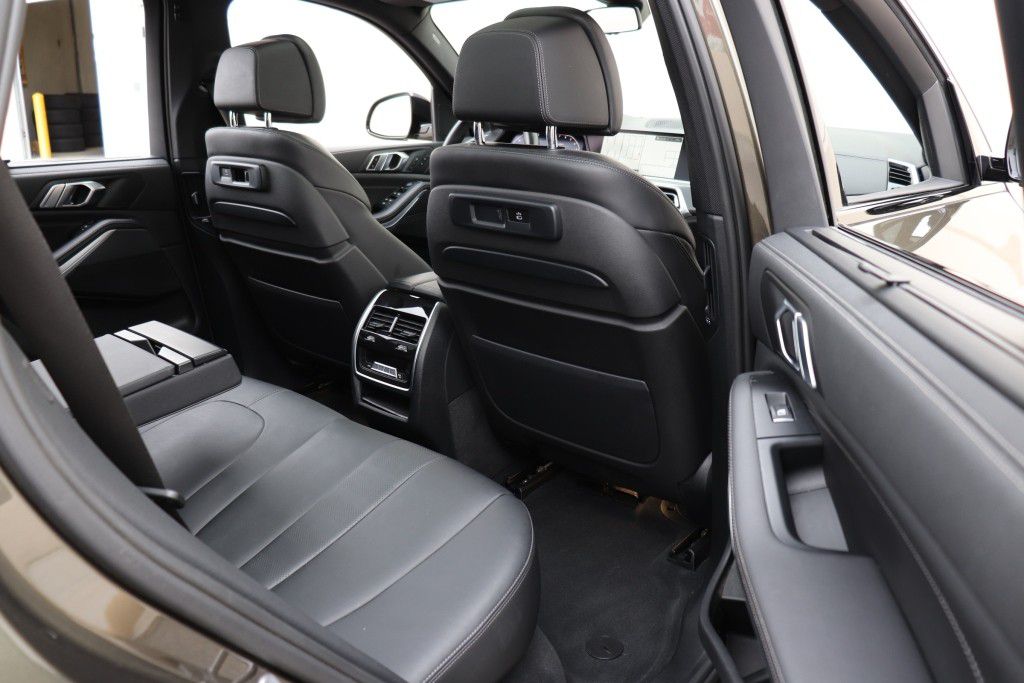 Photo 28 of this BMW X5 SDRIVE 40I