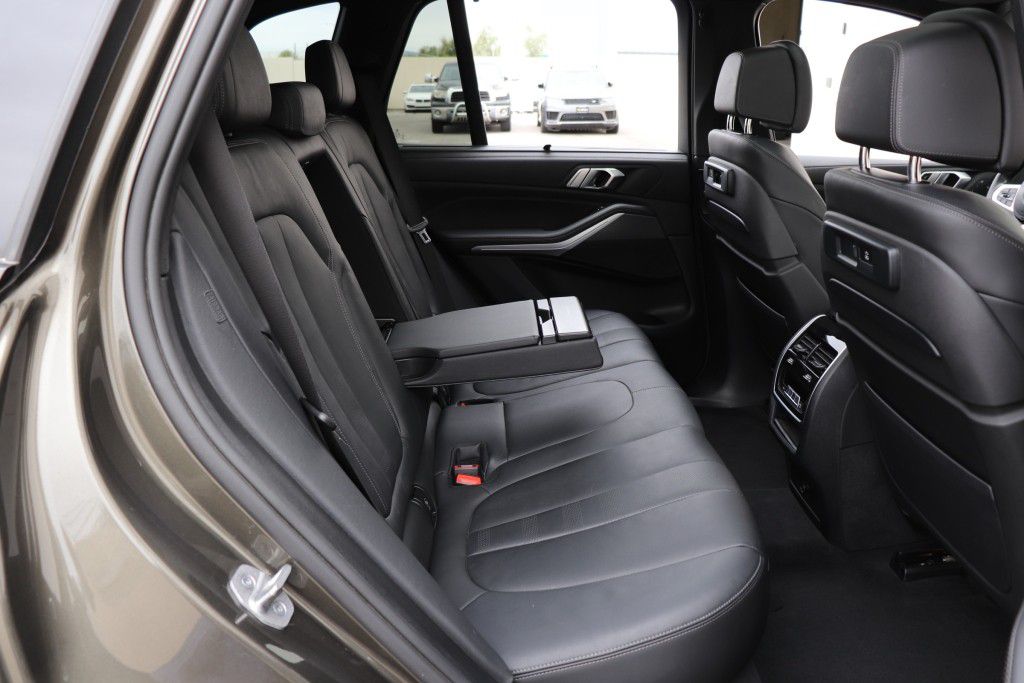 Photo 29 of this BMW X5 SDRIVE 40I
