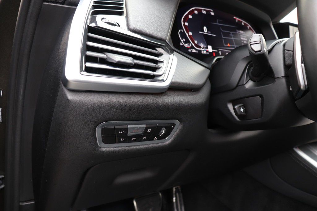 Photo 38 of this BMW X5 SDRIVE 40I