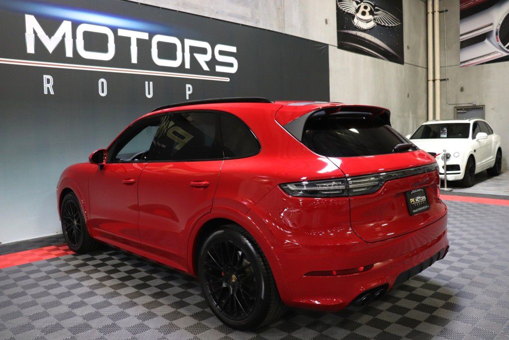 Photo 4 of this PORSCHE CAYENNE GTS