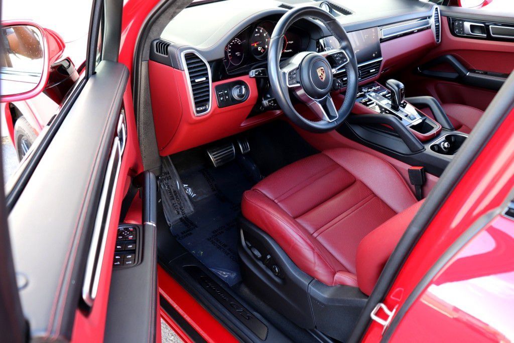 Photo 16 of this PORSCHE CAYENNE GTS
