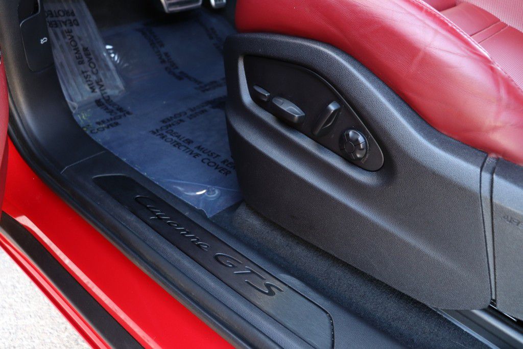 Photo 17 of this PORSCHE CAYENNE GTS