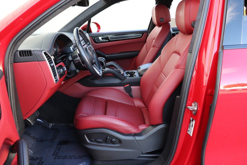 Photo 18 of this PORSCHE CAYENNE GTS