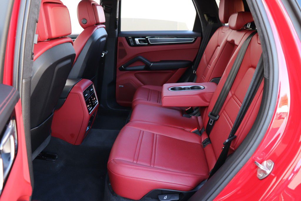 Photo 21 of this PORSCHE CAYENNE GTS