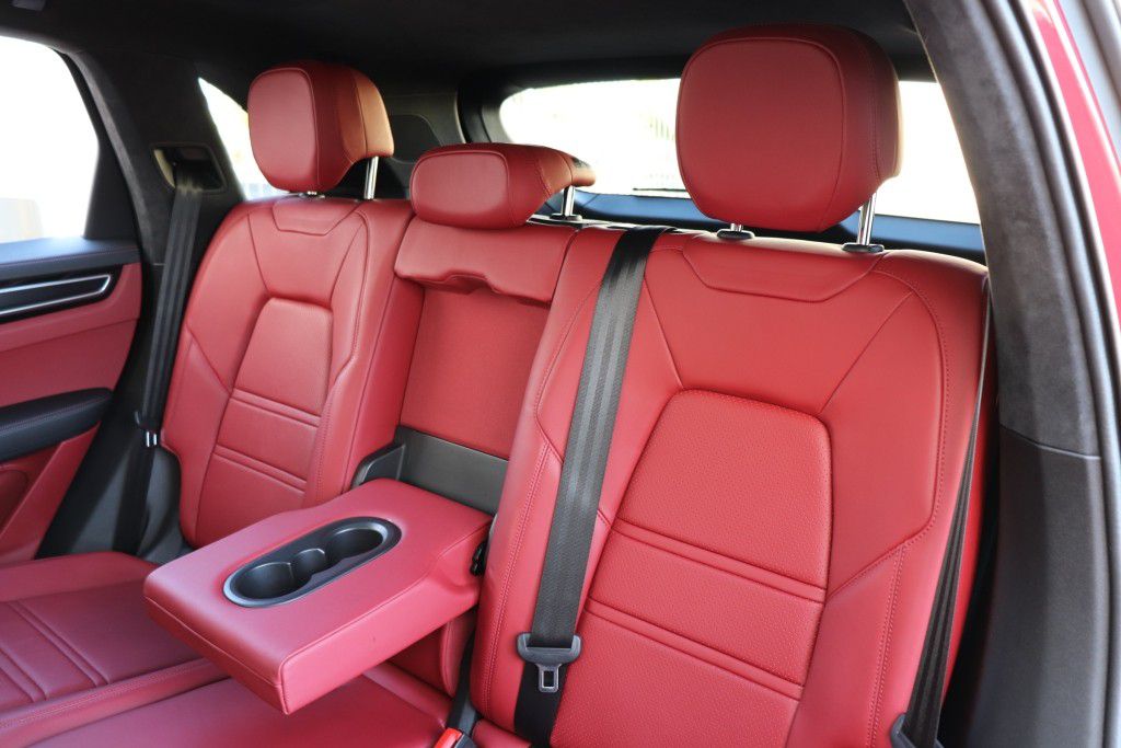 Photo 22 of this PORSCHE CAYENNE GTS