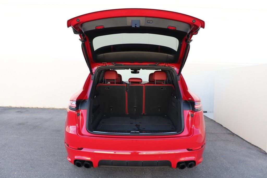 Photo 23 of this PORSCHE CAYENNE GTS