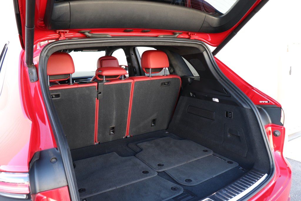Photo 24 of this PORSCHE CAYENNE GTS