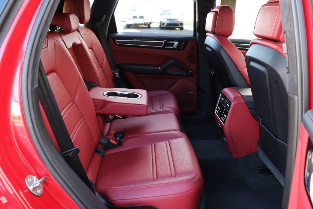 Photo 29 of this PORSCHE CAYENNE GTS