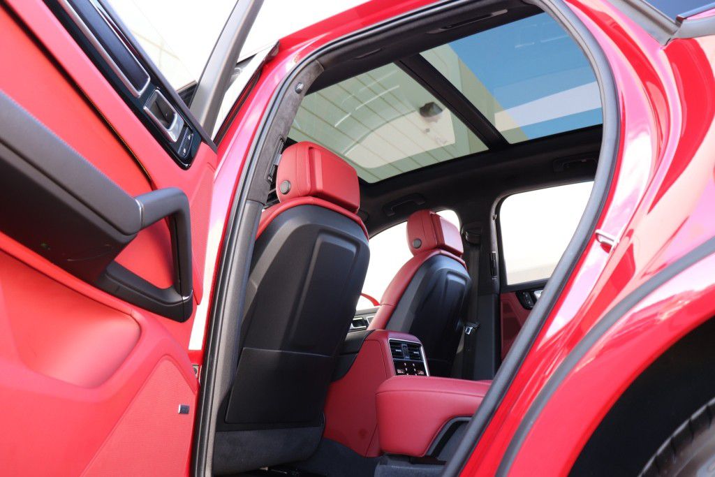 Photo 34 of this PORSCHE CAYENNE GTS