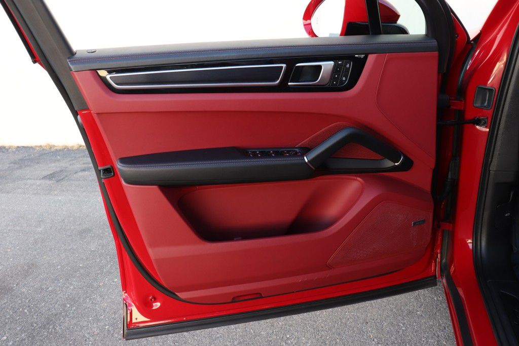 Photo 35 of this PORSCHE CAYENNE GTS