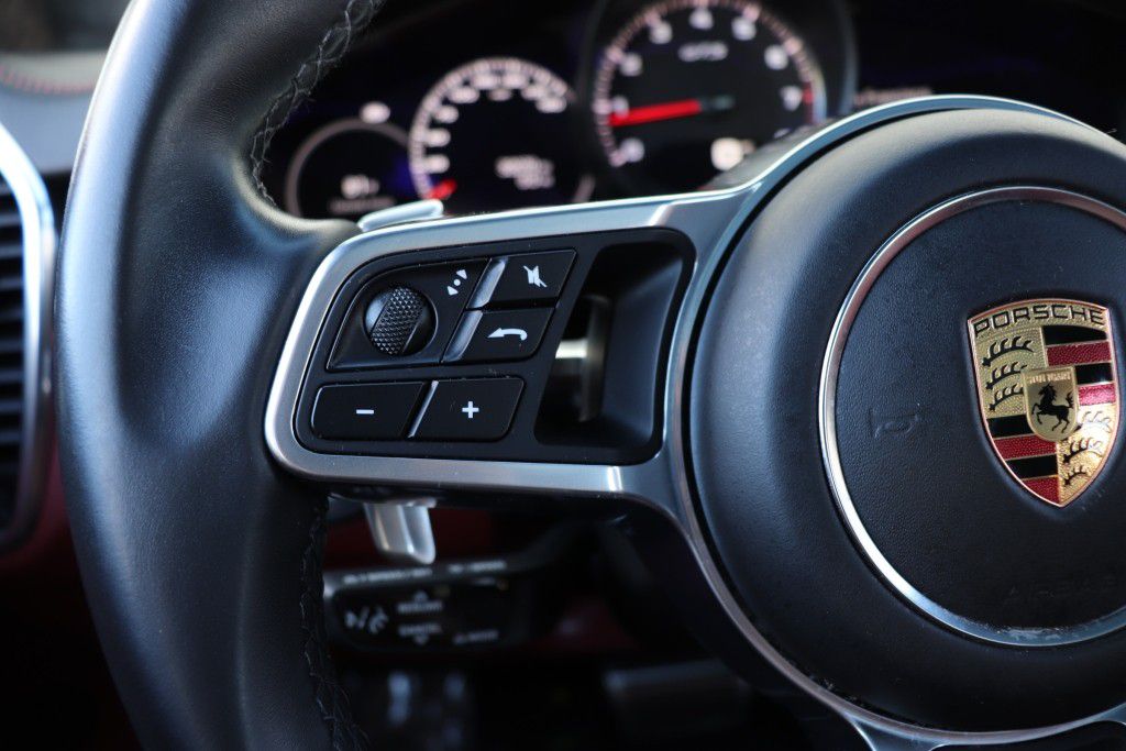 Photo 38 of this PORSCHE CAYENNE GTS