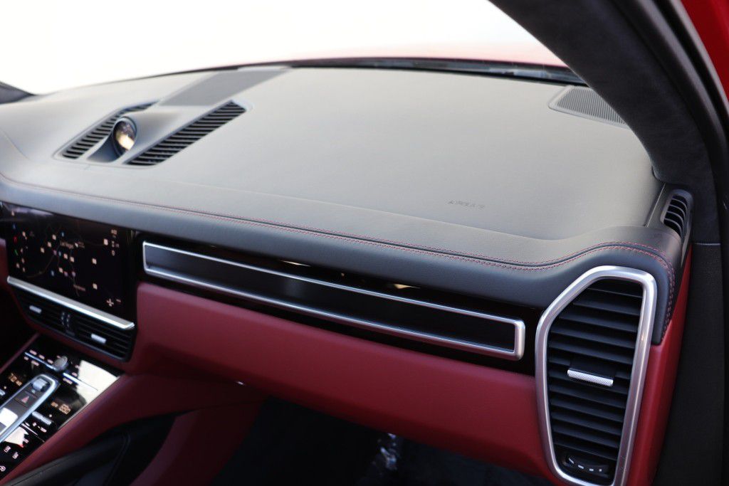 Photo 50 of this PORSCHE CAYENNE GTS