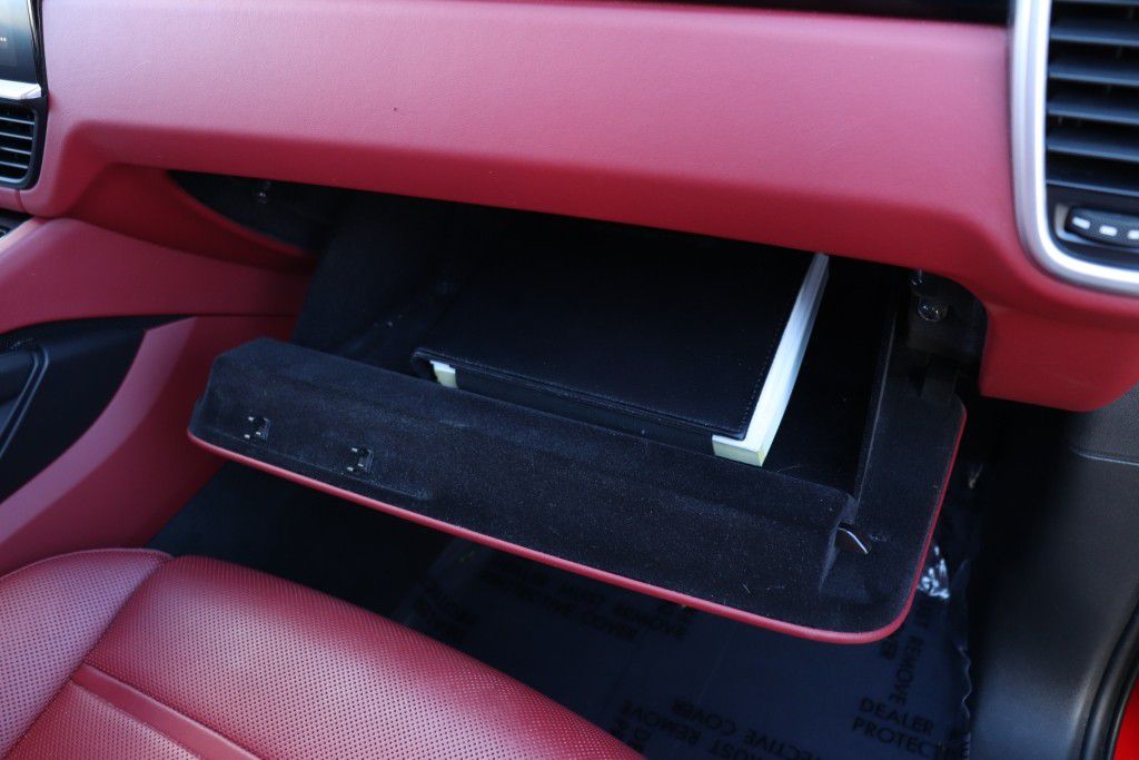 Photo 51 of this PORSCHE CAYENNE GTS