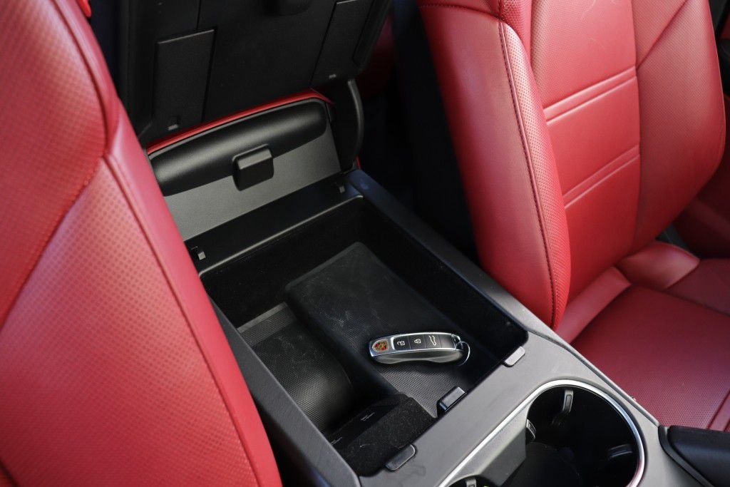 Photo 53 of this PORSCHE CAYENNE GTS