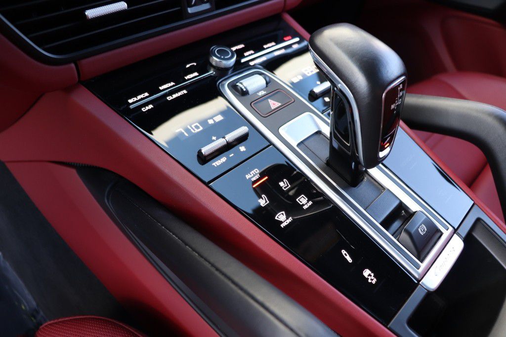Photo 56 of this PORSCHE CAYENNE GTS