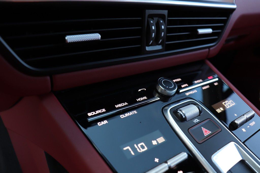 Photo 57 of this PORSCHE CAYENNE GTS