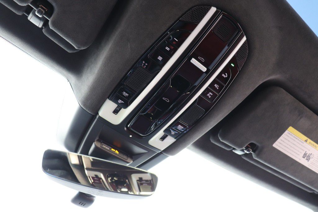 Photo 60 of this PORSCHE CAYENNE GTS