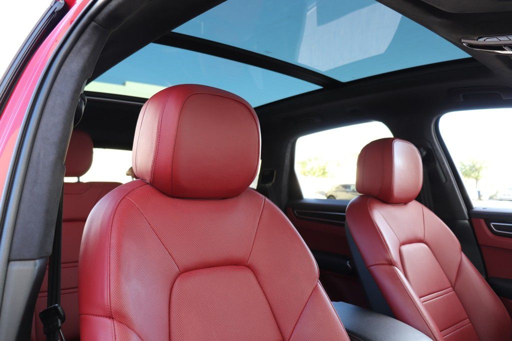 Photo 61 of this PORSCHE CAYENNE GTS