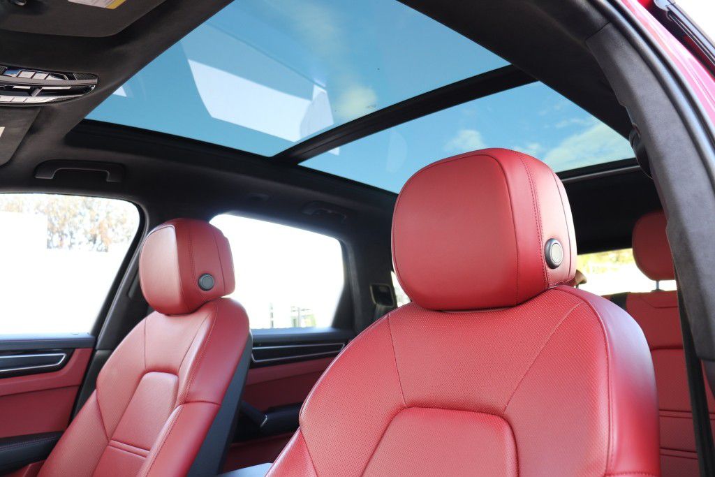 Photo 63 of this PORSCHE CAYENNE GTS