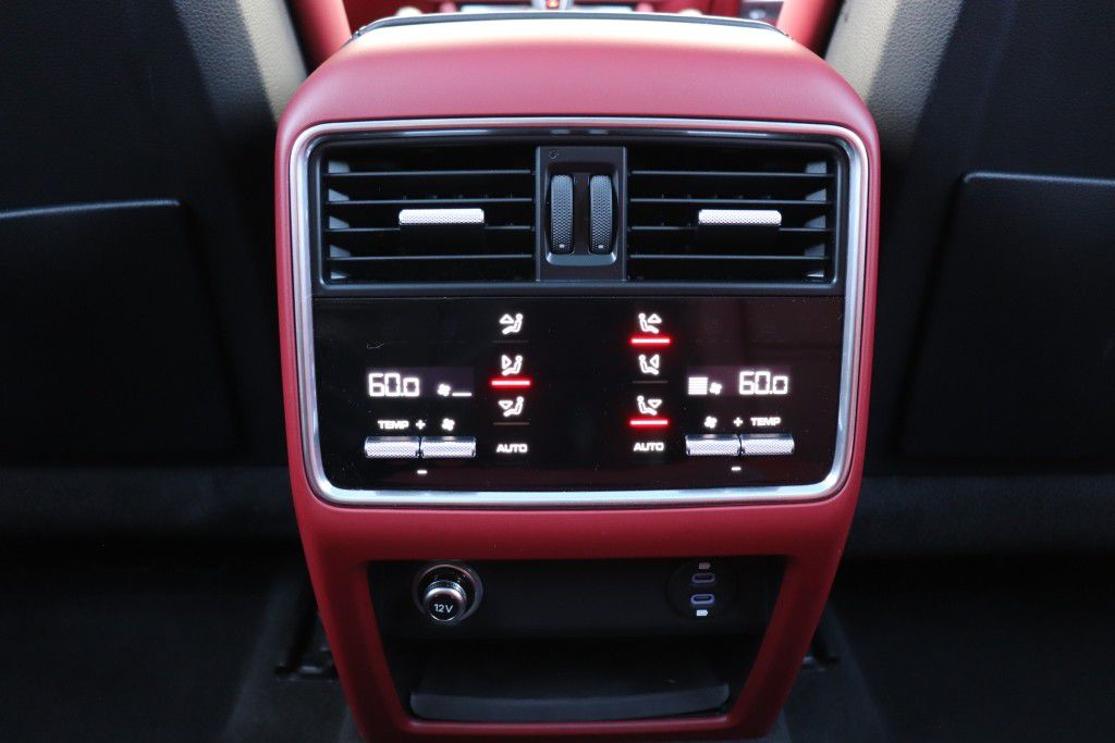 Photo 66 of this PORSCHE CAYENNE GTS