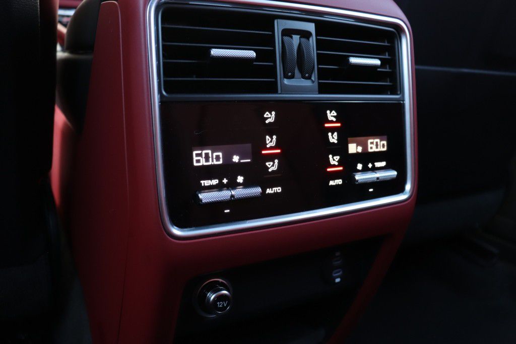 Photo 67 of this PORSCHE CAYENNE GTS