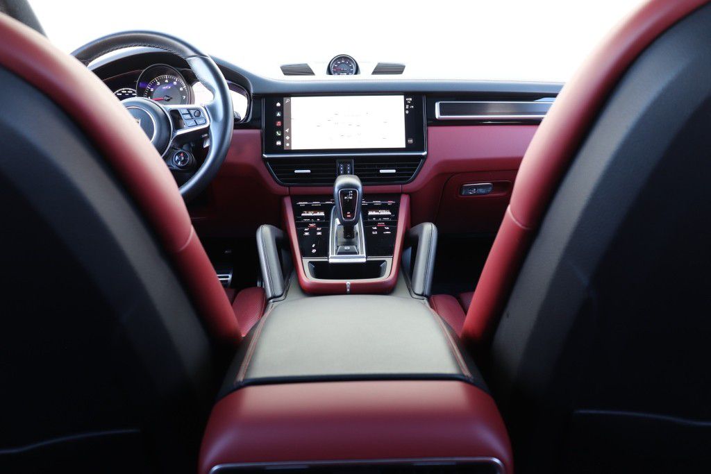 Photo 68 of this PORSCHE CAYENNE GTS