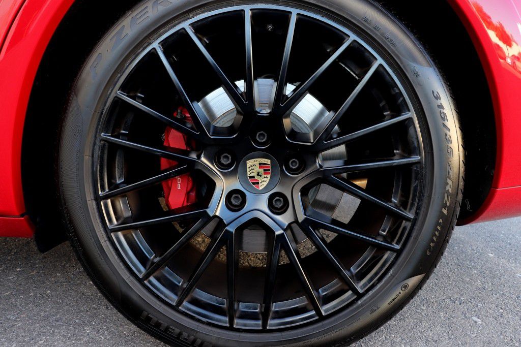 Photo 86 of this PORSCHE CAYENNE GTS
