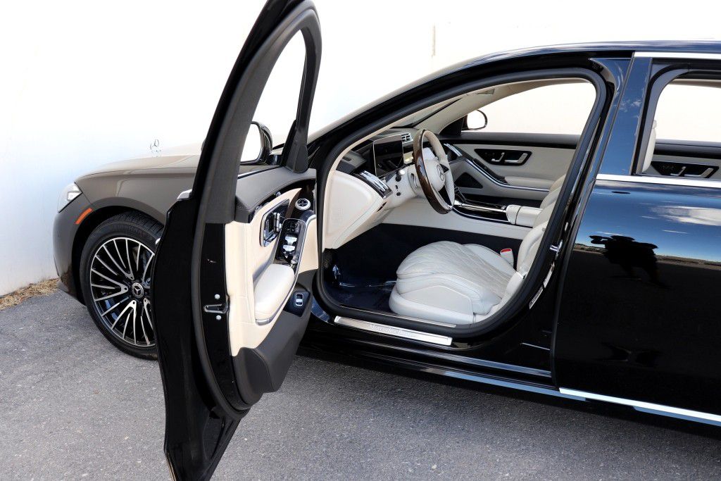 Photo 2 of this MERCEDES-BENZ S580 4MATIC