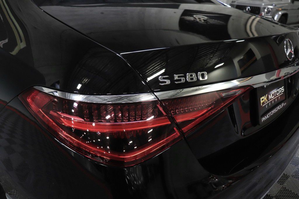Photo 5 of this MERCEDES-BENZ S580 4MATIC
