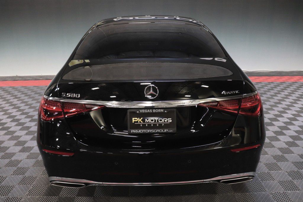 Photo 7 of this MERCEDES-BENZ S580 4MATIC