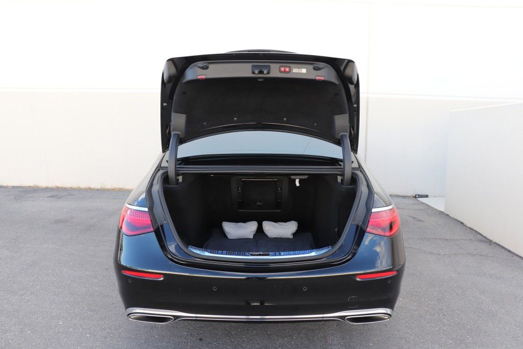 Photo 23 of this MERCEDES-BENZ S580 4MATIC