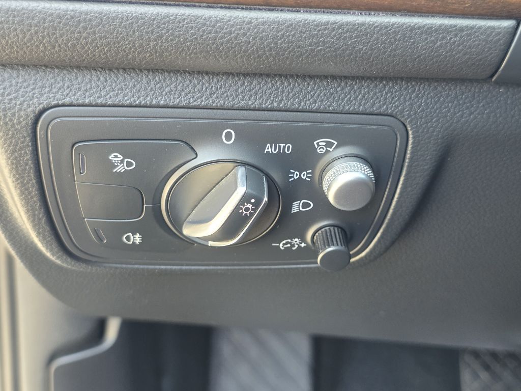 Photo 26 of this AUDI A6