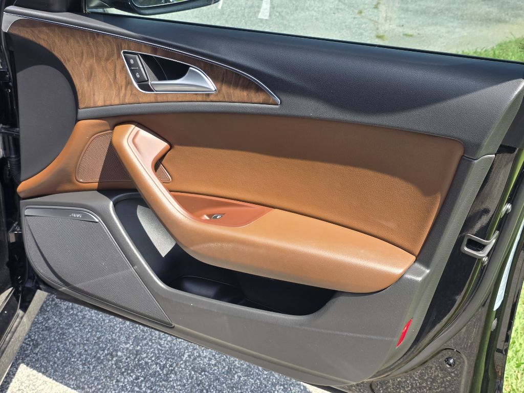 Photo 21 of this AUDI A6