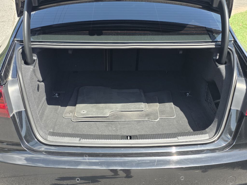 Photo 17 of this AUDI A6