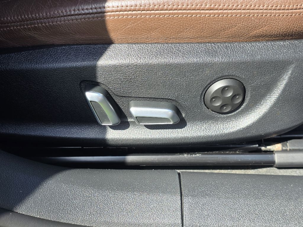 Photo 22 of this AUDI A6