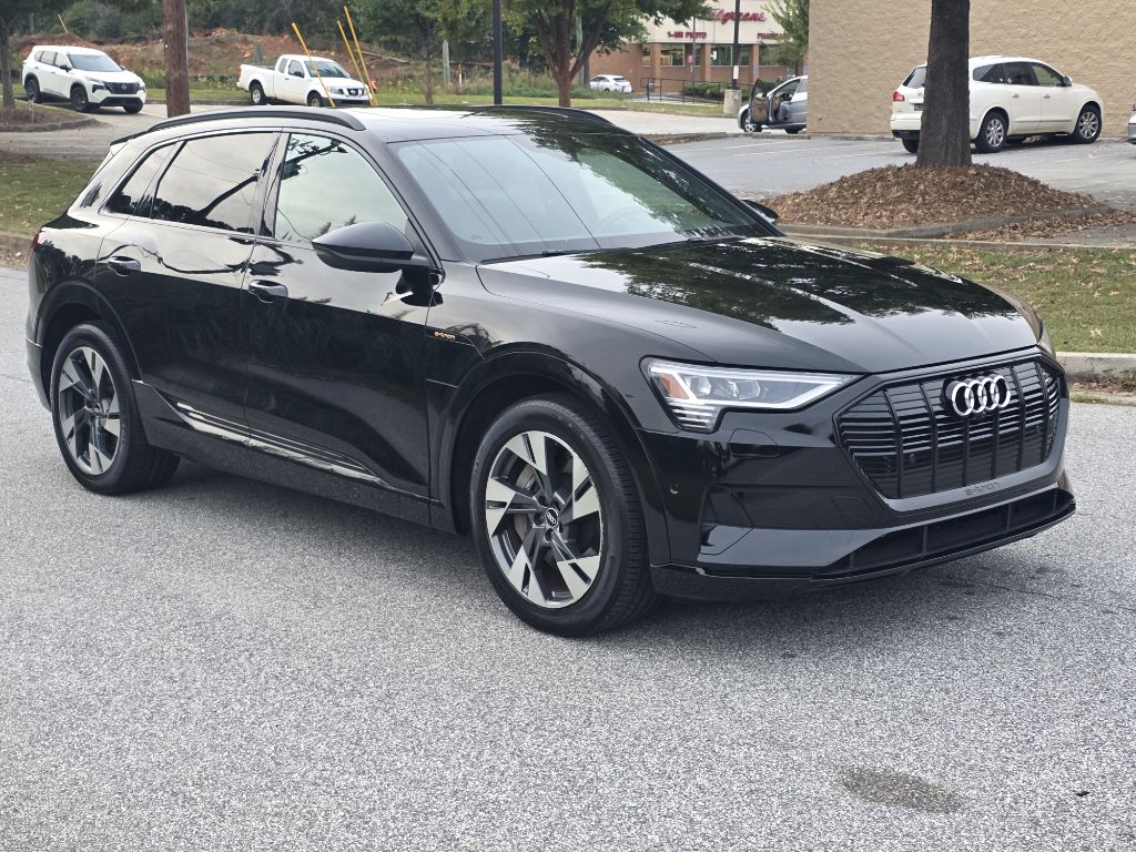 Photo 7 of this AUDI E-TRON