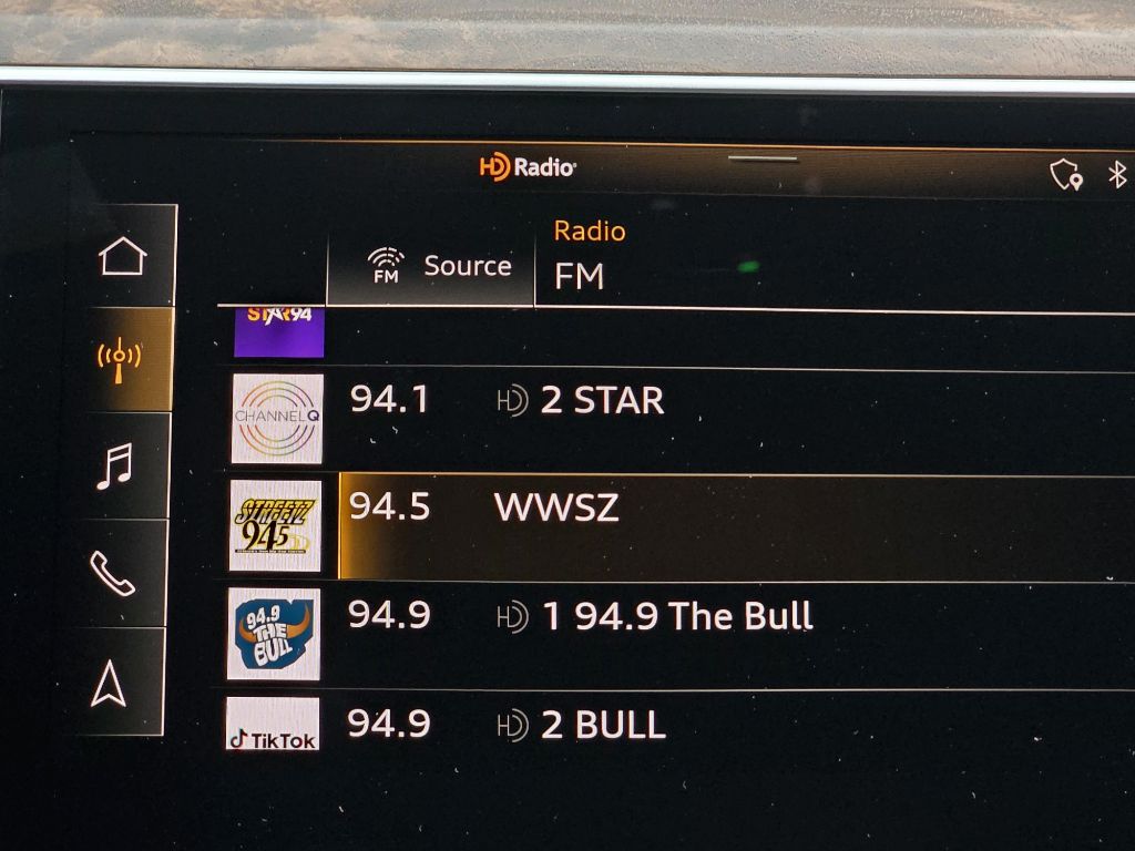 Photo 37 of this AUDI E-TRON